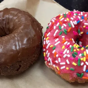 Double chocolate and strawberry sprinkle donuts!!