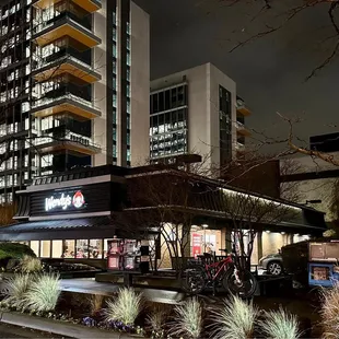 the outside of a restaurant at night