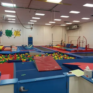 Wish there was an adult session that allpwed me tonuse this foam pit.