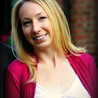 Lindsay G.