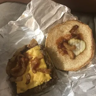 It&apos;s suppose to be the barbecue cheeseburger from Wendy&apos;s