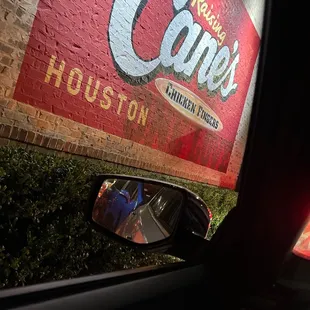 the reflection of a car&apos;s rear view mirror