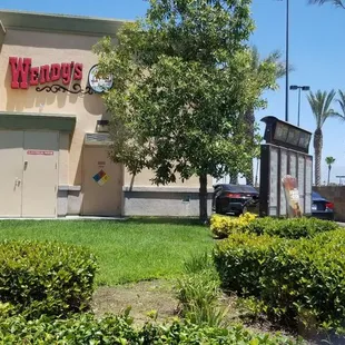 a view of the outside of a restaurant