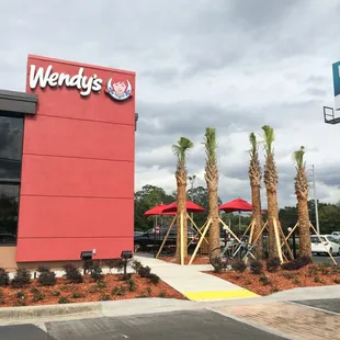 The outside of the new Wendy&apos;s