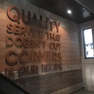 I love Wendy's but tonight's service was kinda bulls*** I get it if a restaurant is short staffed but make sure you're employees are mature