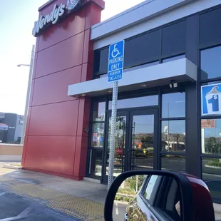 Wendy&apos;s parking lot