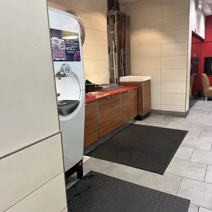 horrible maintained and they don&apos;t have ketchup and straws, I had to ask for it.
