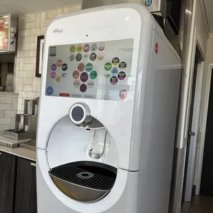 Self serve fountain drink machine