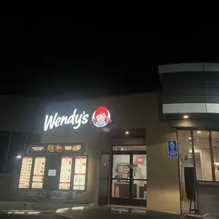Wendy&apos;s drive thru