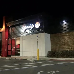 the front of the restaurant at night