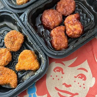 food, chicken wings and fried chicken