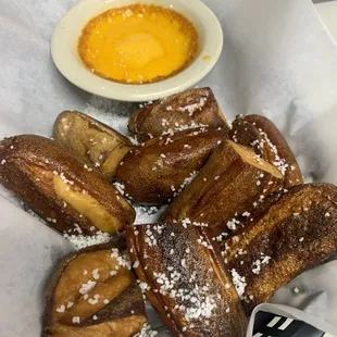 PRETZEL BITES