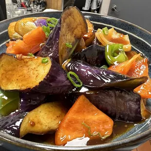 Eggplants with garlic sauce