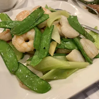 Sauteed Scallop and Shrimp on Vegetable Dinner