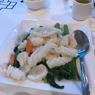 Sauteed Seafood with Chinese Green Vegetable Dinner