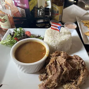 Pernil with arroz blanco con habibi las