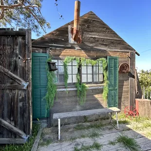 Another seating area for photos