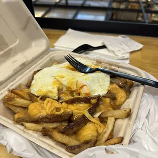 Breakfast Poutine