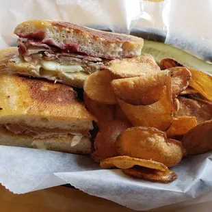 Turkey apple brie Monday sandwich and chips