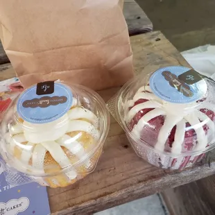 Cakes of different varieties