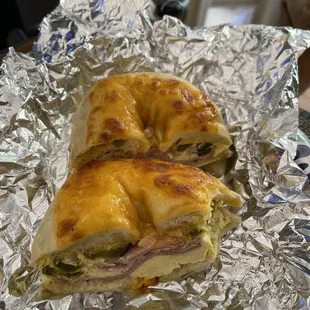 Ham, egg, and jalapeño on a cheese bagel.