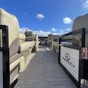 Pontoon infinity flooring