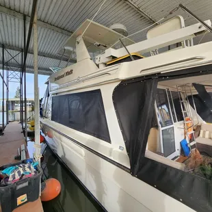 Side shade and side cockpit