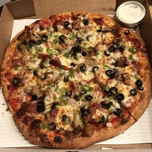 Supreme pizza with white sauce