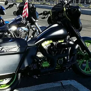 The powdercoat does glow in the dark