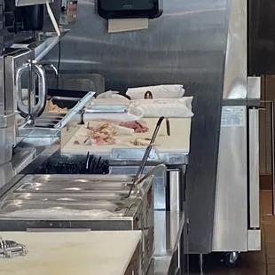 How are you gonna stack sandwiches and not pack anything tired of the wait here like seriously 40 mins to find out my food was never made