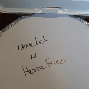 a pie pan with a lid and a pie pan with a lid