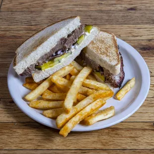 Smoked Prime Brisket Sandwich | smoky mayo, red onion, house-made pickles, kc barbecue sauce, buttered sourdough toast