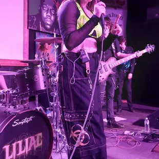 Melody is preparing to sing Heaven and Hell