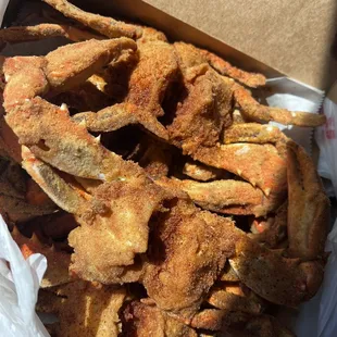 Omg!  Don't pass these fried crabs up!!