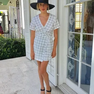 Model - summer dress