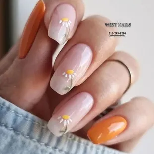 Nail salon in El Paso, Texas