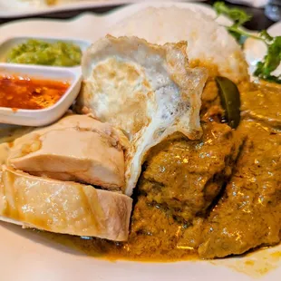 R5 - Hainan chicken with curry beef combo (yes, comes with a fried egg)