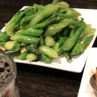 V12. Broccoli in Garlic Sauce