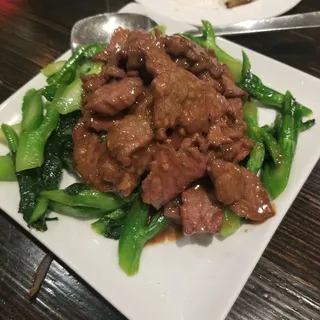 B7. Beef with Chinese Broccoli