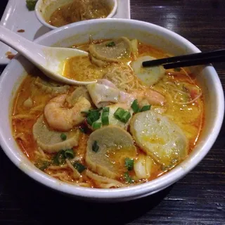 W6. Curry Mixed Seafood Noodle Soup