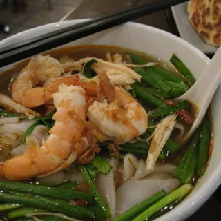 W8. Ipoh Chicken Noodle Soup