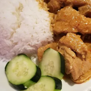 R3. Curry Chicken on Rice