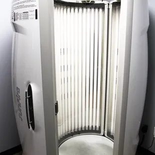 Level 3 stand up tanning bed