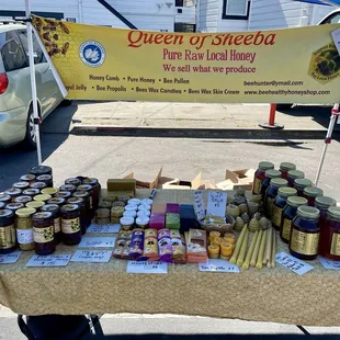 Did the honey stand today. Learnt from a customer that you can use honey to sweeten your coffee!