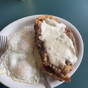 I don't usually order country fried steak, but this was delicious!