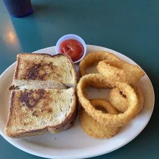 RIB-EYE RUBIE WITH ONION RIMGS