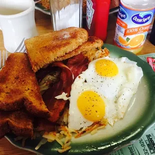 a plate of breakfast food