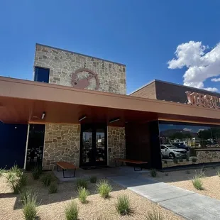 the outside of the restaurant