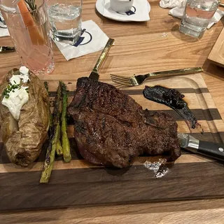 Bone-In Rib Eye 20 oz