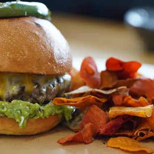 El Mariachi Burger
7 Oz Premium Wagyu Beef, Melted Mexican Chz on a brioche bun, topped w/ roasted jalapeño, mashed avocado, spicy chipotle